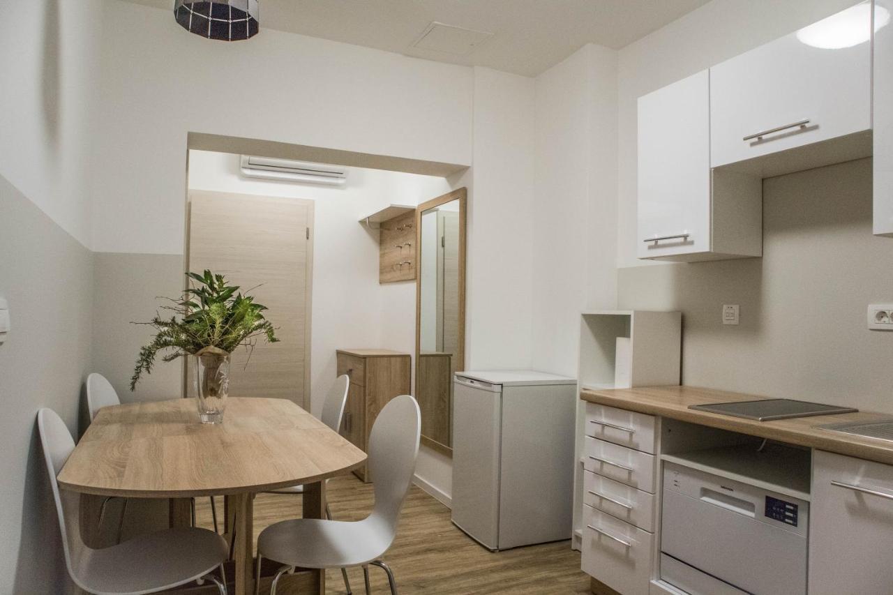 Jantar Apartmaji Novo Mesto Exterior photo